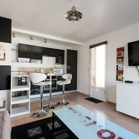 Holiday home Maison *** Avec Cour 3km Et La Rochelle *